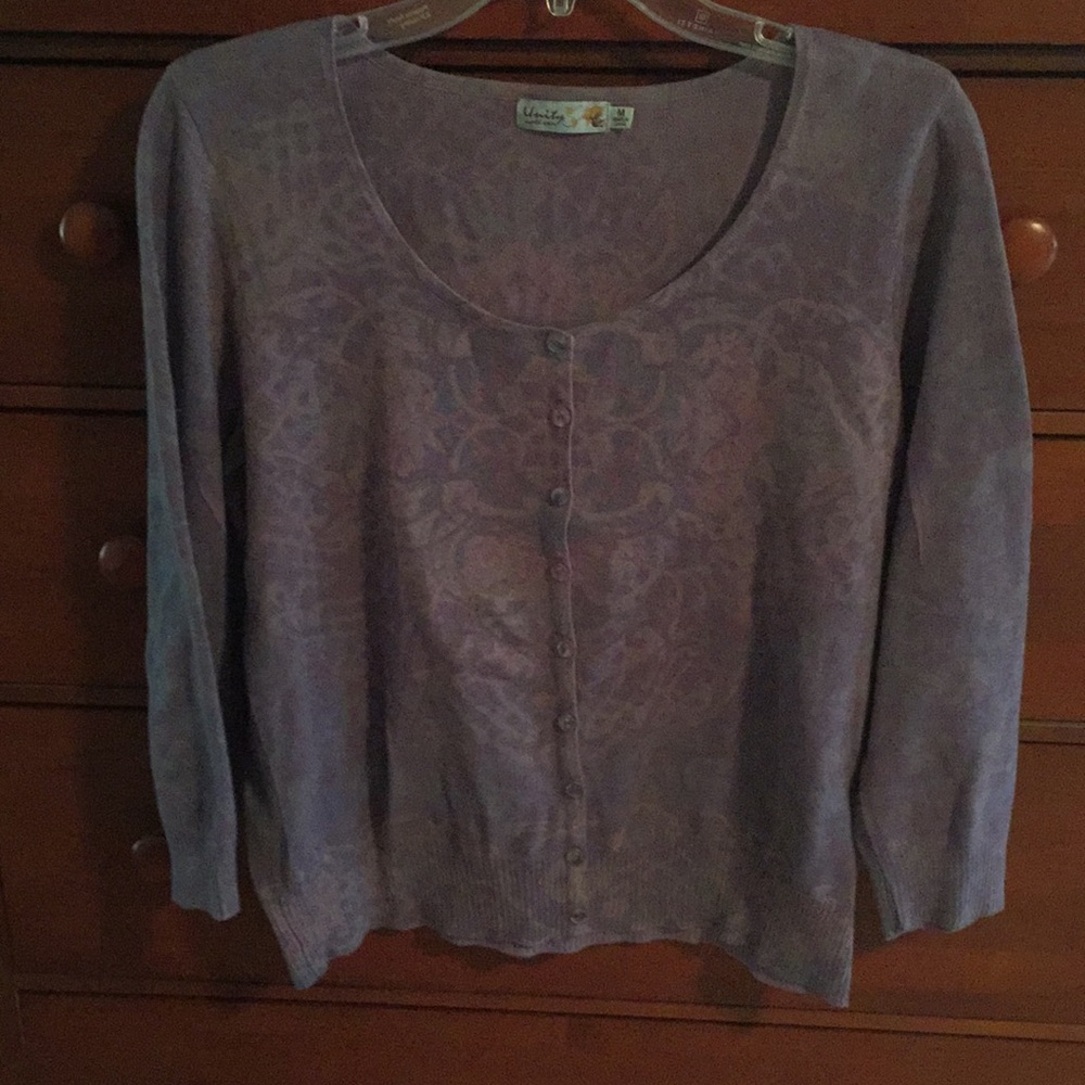 Muted short cardigan.